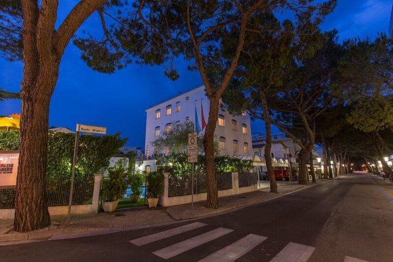 Hotel Manzoni Lido di Jesolo Exterior photo