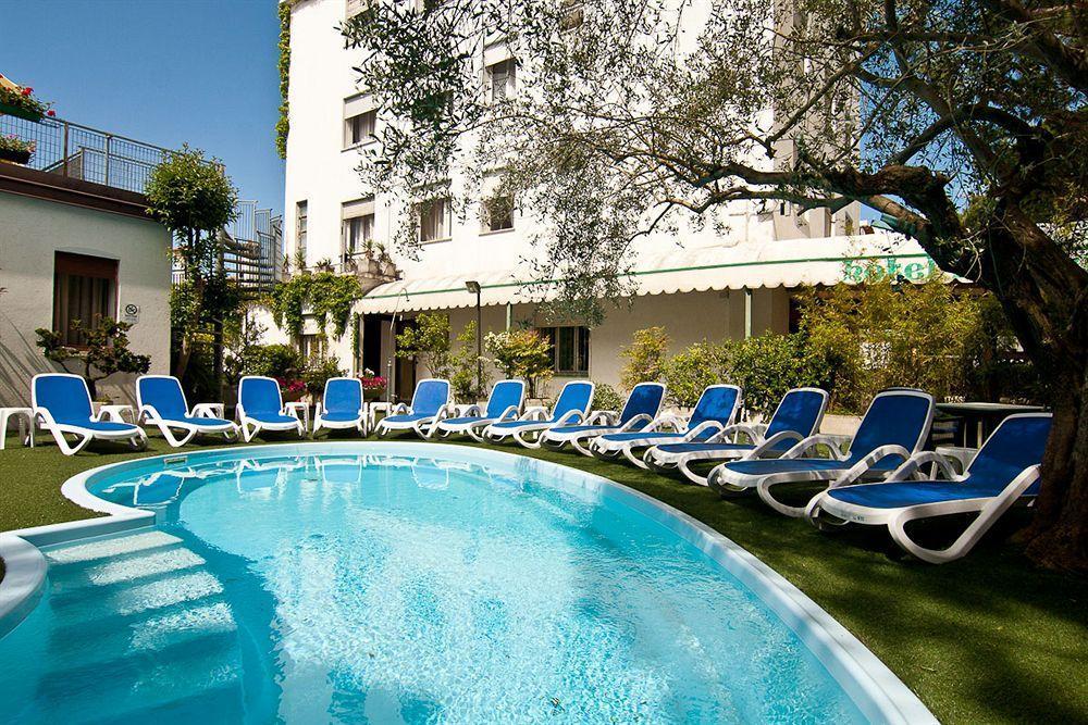 Hotel Manzoni Lido di Jesolo Exterior photo